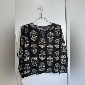 Skull Blouse ~ Size Large NWOT